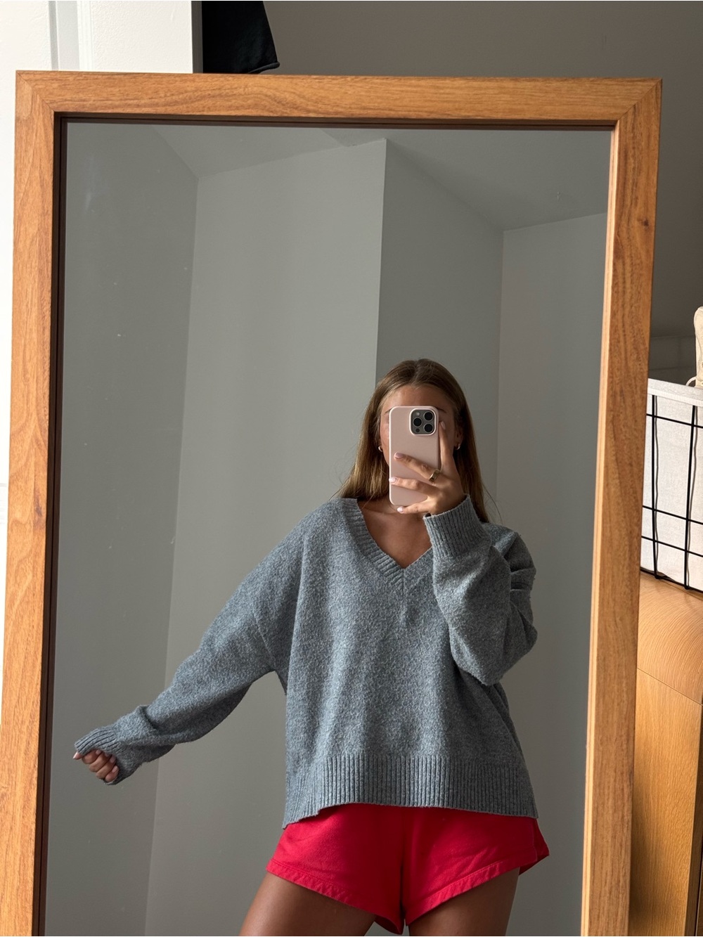 Solaí V-Neck Sweater